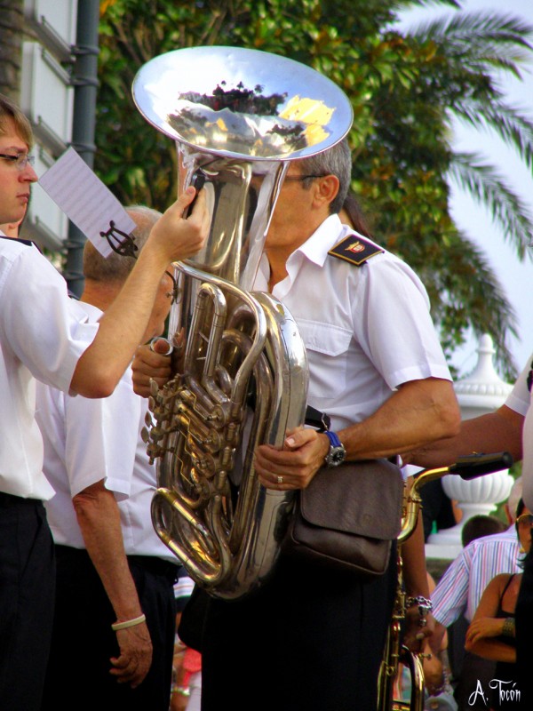 Probando la tuba