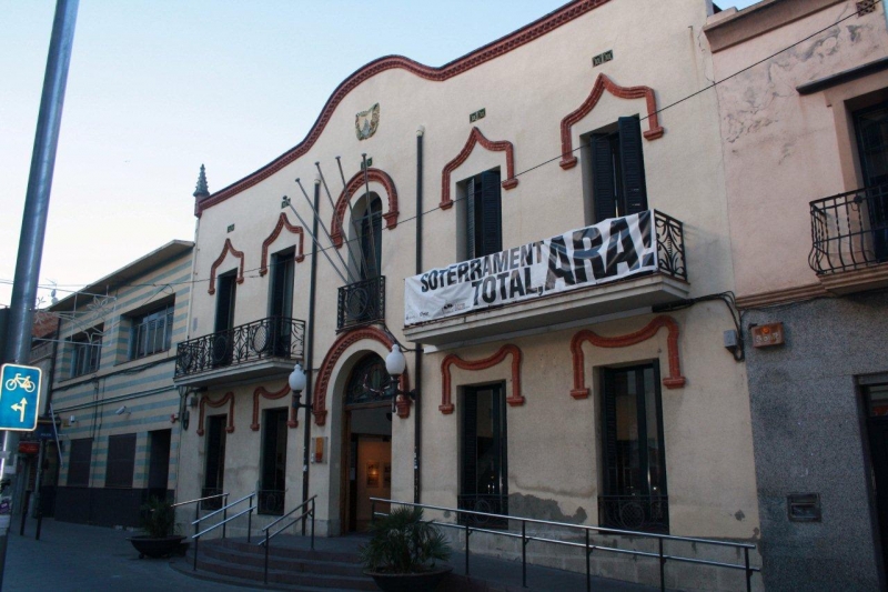 LEDIFICI DE LAJUNTAMENT DE MONTCADA I REIXAC DEL CARRER MAJOR