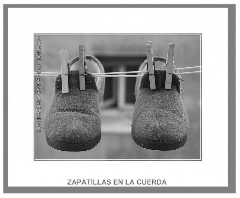 Zapatillas en la cuerda. Photo by Campeador (Mario Cid).