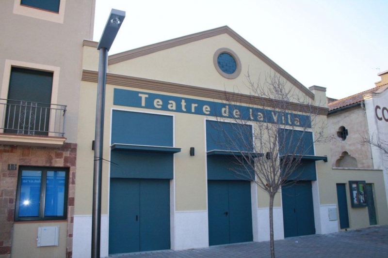 TEATRE DE LA VILA DE PALAU-SOLIT I PLEGAMANS. CATALUNYA