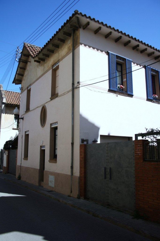 CASA MODERNISTA SENSE CATALOGAR A SANT BOI DE LLOBREGAT