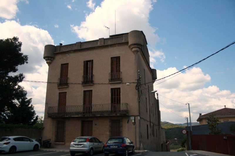 LA CASA DE NMERO 1 DE LA PLAA CATALUNYA DEL PAPIOL