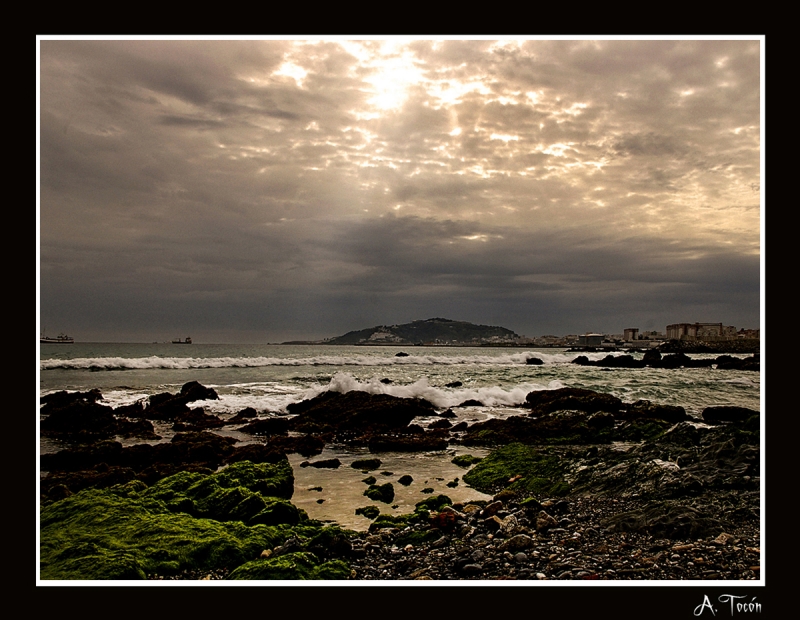 Entre la luz y el mar