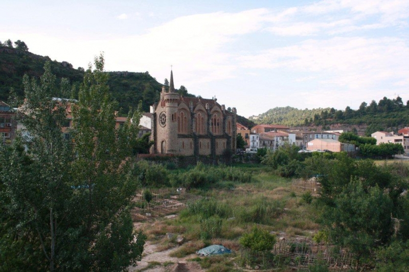 ESGLSIA DE LA  SAGRADA FAMILIA A LA COLNIA DE LA BAUMA EN TERME DE CASTELLBELL I EL VILAR A LA COMARCA DEL BAGES