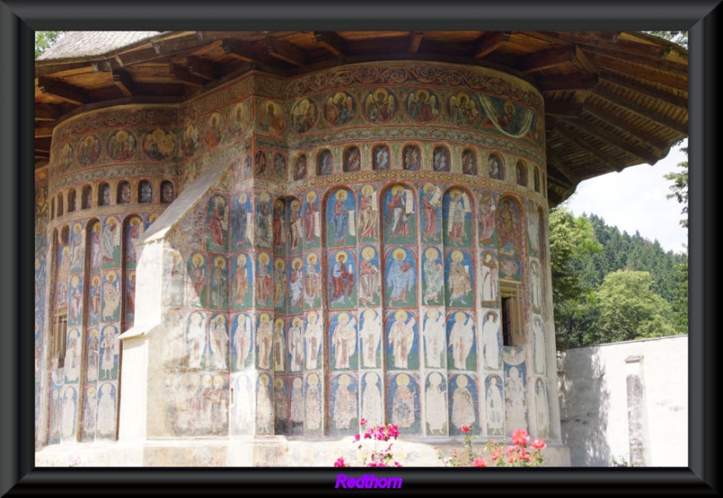 Pinturas en el abside de la iglesia