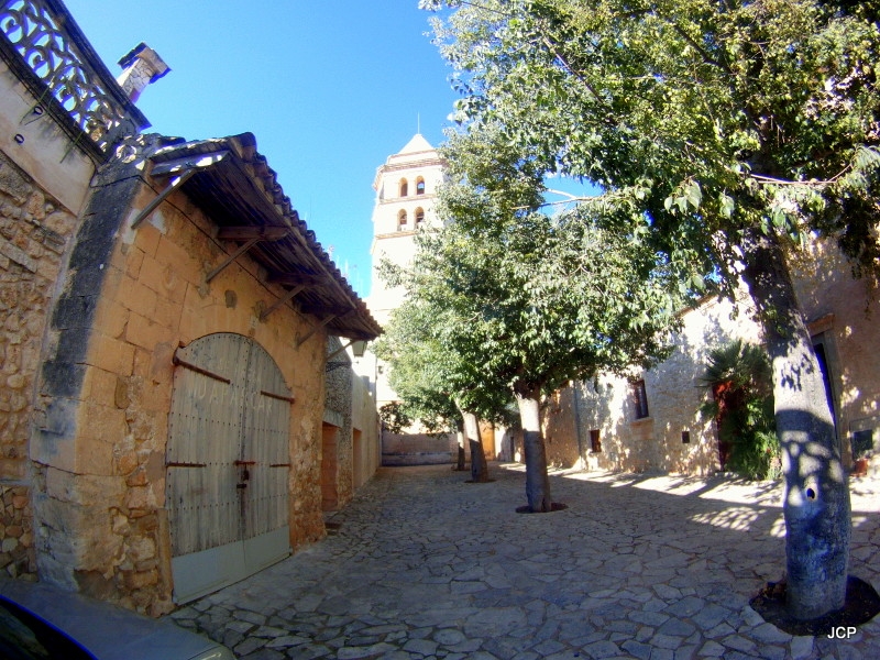 Iglesia de San Pedro. Paseo