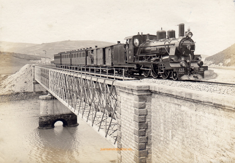  Tren sobre puente