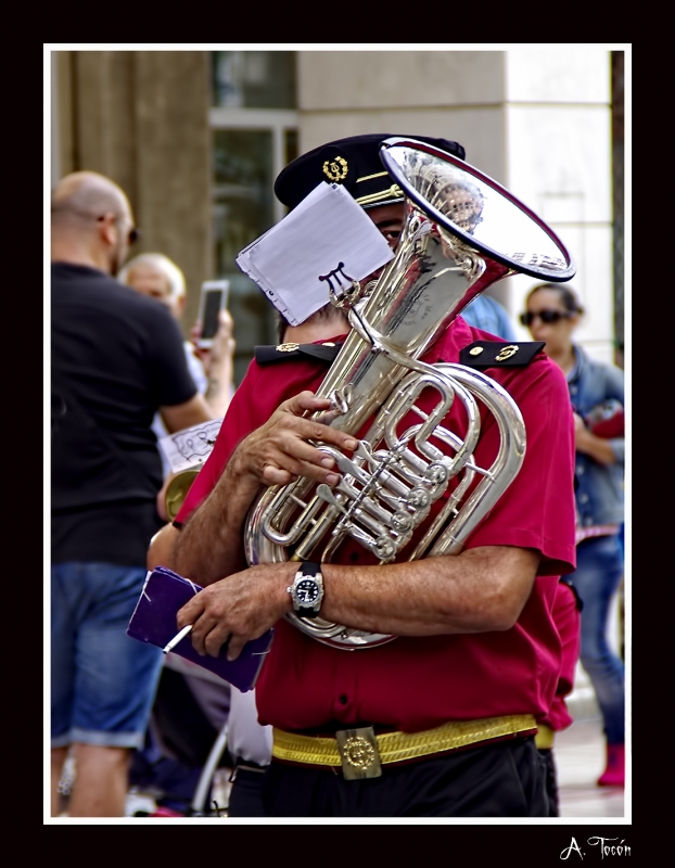 Cigarro carpeta y trombon