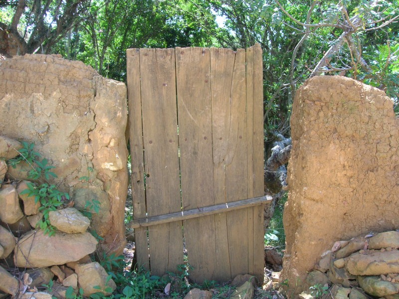 LA VIEJA PUERTA