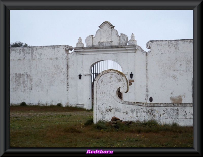 Puerta entrada monasterio de Orada