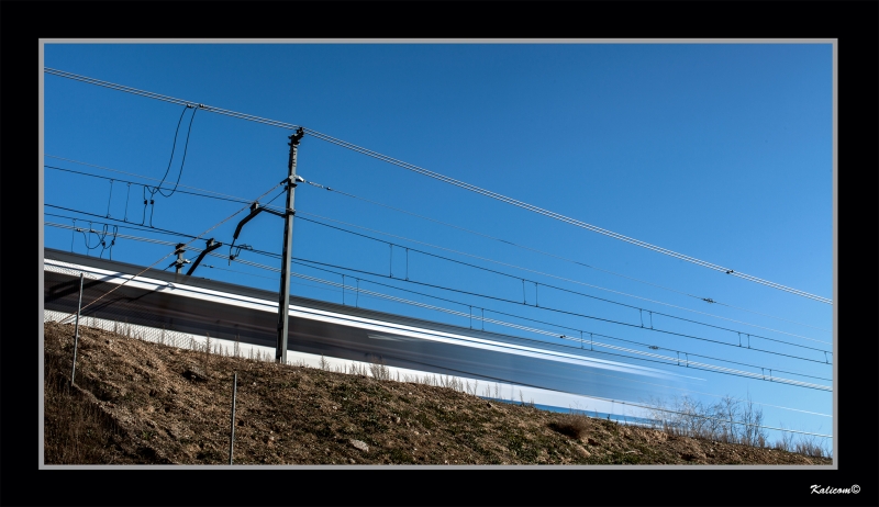 EL VERTIGINOSO PASO DEL TREN