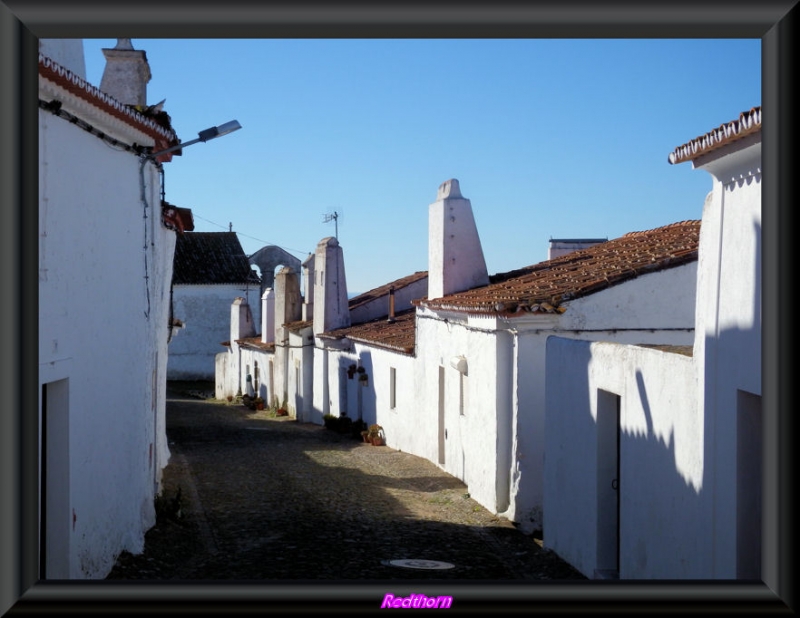 La calle principal de la aldea de Evoramonte